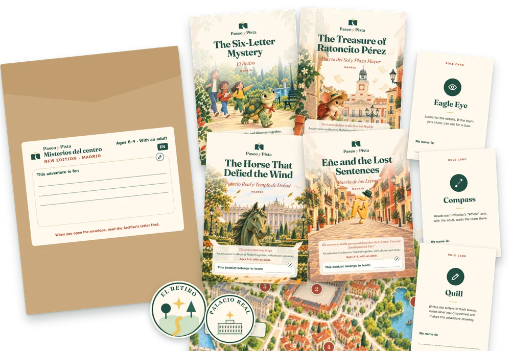The Misterios del centro envelope with its four booklets and the map