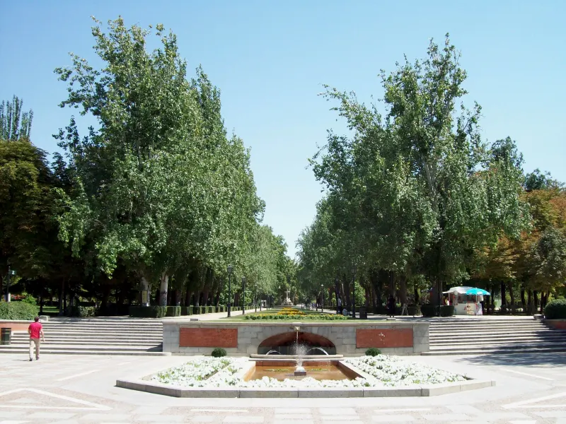 Los caminos arbolados del Retiro, donde empieza nuestra primera aventura.